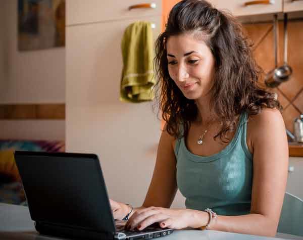 online-therapy-woman-at-laptop